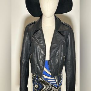 Cropped Leather Jacket. Zippered. Size Small. Black.